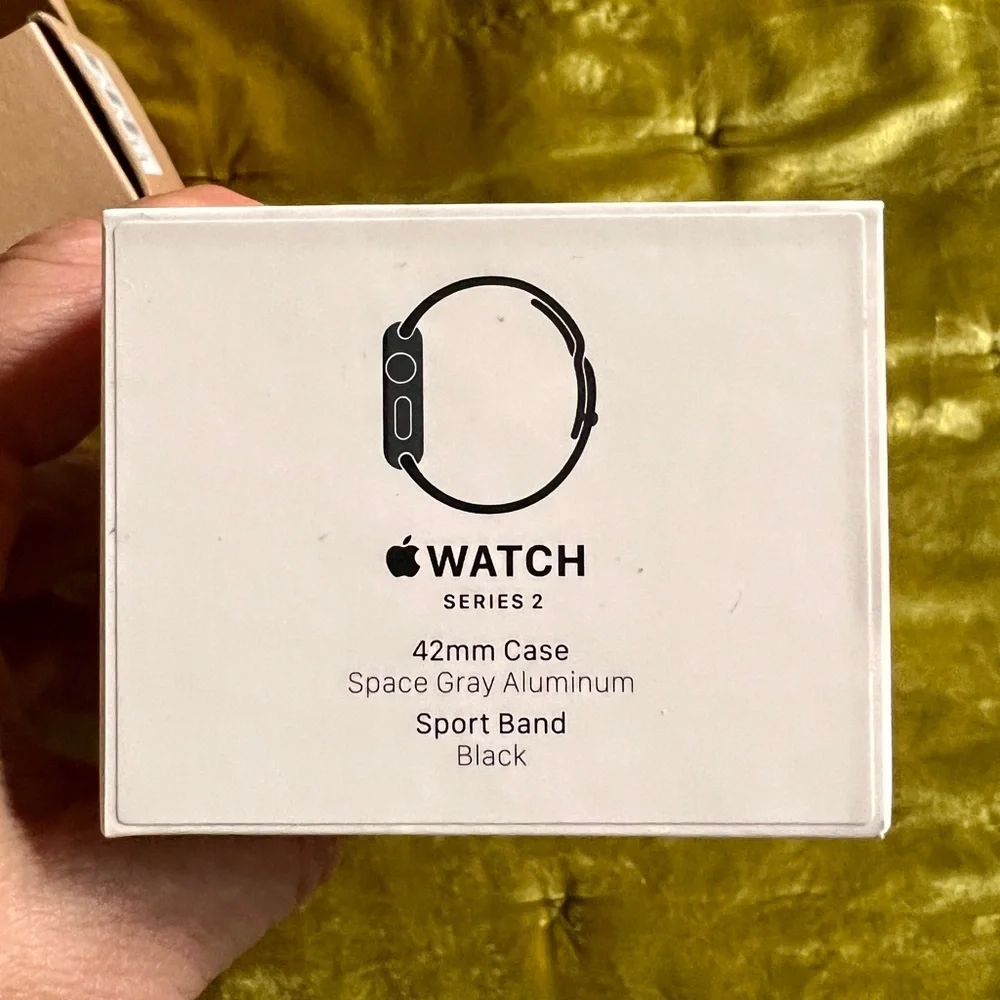 Apple Watch Series 2 42mm Space Grey Aluminum Original Packaging and Acessories - Picture 3 of 7